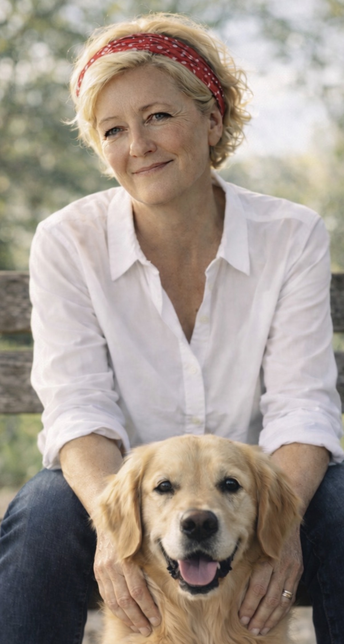 Nicole Hempel mit ihrem Golden Retriever